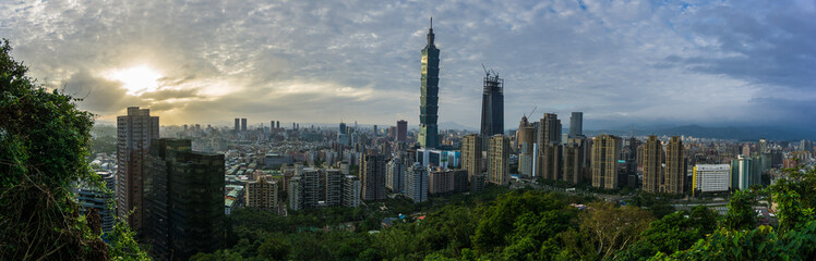 Fototapeta na wymiar Taipei Panoramic Sunset