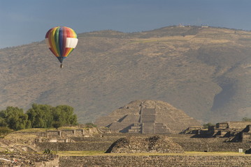 Hot air balloon with Pyramid of the Moon in the background, Archaeological Zone of Teotihuacan, Mexico