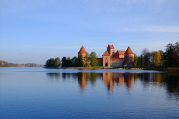 Obraz premium Trakai Castle at sunrise.