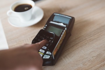 Consument entering pin code on card terminal