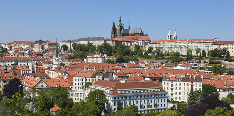 Obraz premium Panorama of Prague Castle and St. Vitus cathedral, Prague, Czech Republic. Unique view from a hot air balloon
