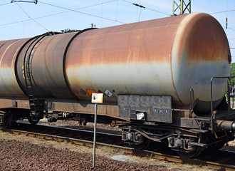 Oil transportation railway carriage