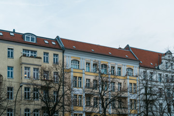 Fototapeta na wymiar yellow and blue facaded row houses at berlin