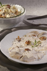 fish in cream sauce with mushrooms 