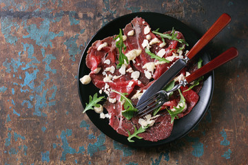 Beef carpaccio with arugula and sauce
