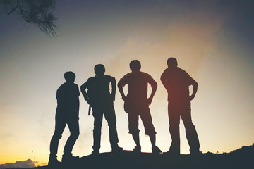 Fototapeta na wymiar silhouette of friends standing in sunset