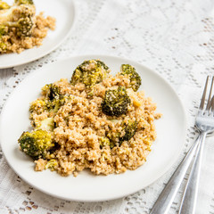 Warm Detox Salad from Quinoa and Broccolli