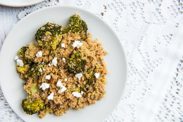 Warm Detox Salad from Quinoa and Broccolli