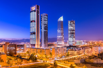 Obraz premium Madryt, Hiszpania panoramę w dzielnicy finansowej.