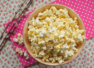 Sweet popcorn in a wood bowl