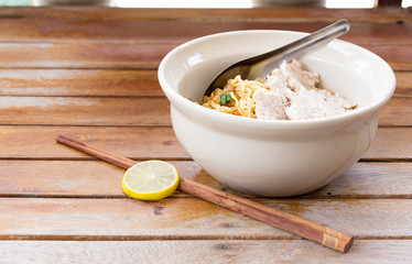 Egg noodle and minced pork