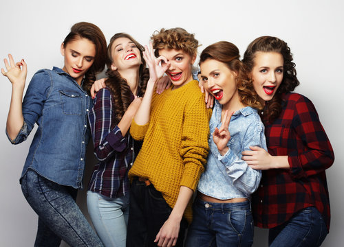life style and people concept: group of five girls friends