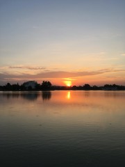 Naklejka premium sunset on the lake