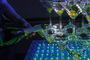 Glasses with alcoholic beverages in the pyramid