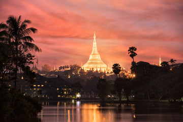 Obraz premium Shwedagon Pagoda