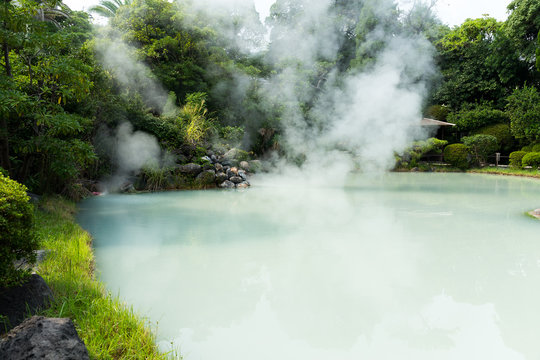 Shiraike Jigoku, hot springs in Beppu of Japan