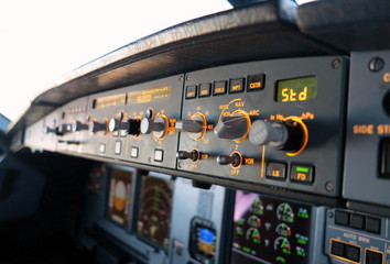 Cockpit Airbus - obrazy, fototapety, plakaty