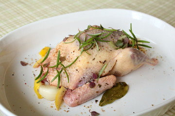 調理前のハトの丸焼き