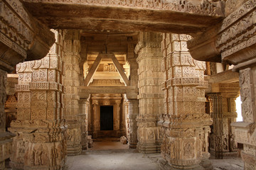 Fototapeta na wymiar Sas-Bahu temple, Gwalior fort, India