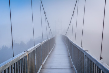 Fototapeta premium The Mile High Swinging Bridge in fog, at Grandfather Mountain, N