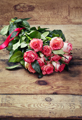 pink roses bouquet on wooden background