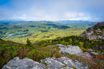 Fototapeta na wymiar View of the Blue Ridge Mountains and Grandfather Lake, from Gran