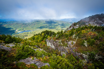 Fototapeta na wymiar View of the rugged landscape of Grandfather Mountain, near Linvi