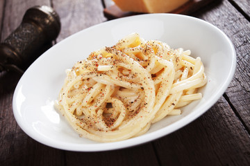 Cacio e pepe spagheti pasta