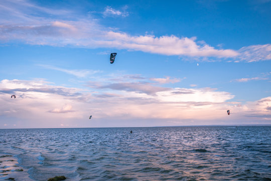 Zatoka Pucka, Morze Bałtyckie widok z Mierzei Helskiej, zmierzch