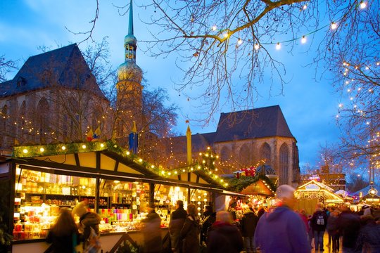 St. Reinoldi Church and Christmas Market at dusk, Dortmund, North Rhine-Westphalia, Germany