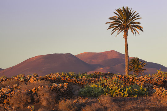 Parque Nacional de Timanfaya (Timanfaya National Park) with Montanas del Fuego, Yaiza, Lanzarote, Canary Islands, Spain
