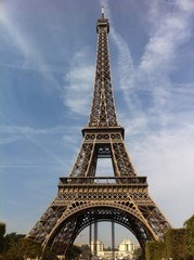 Fototapeta na wymiar Tower Eiffel in summer