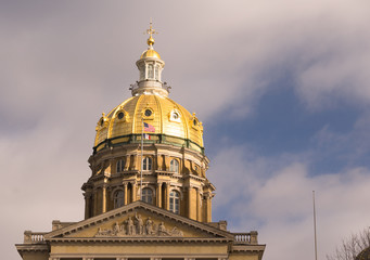 Fototapeta na wymiar Des Moines Iowa Capital Building Government Dome Architecture