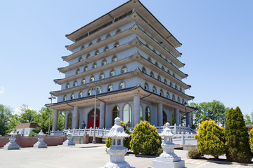 Obraz premium Cham Shan Temple in Niagara Falls, Canada -Ten Thousand Buddhas Sarira Stupa