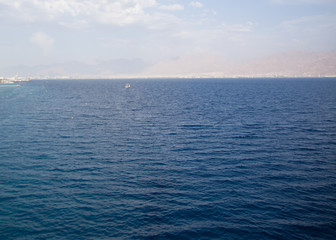 Obraz premium Panorama of Gulf Aqaba rocky coast from Red sea