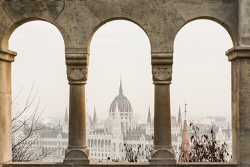 Fototapeta premium panoramic views to budapest parliament at sunrise, hungary
