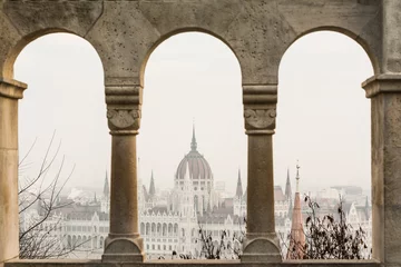 Tableaux ronds sur aluminium brossé Budapest panoramic views to budapest parliament at sunrise, hungary