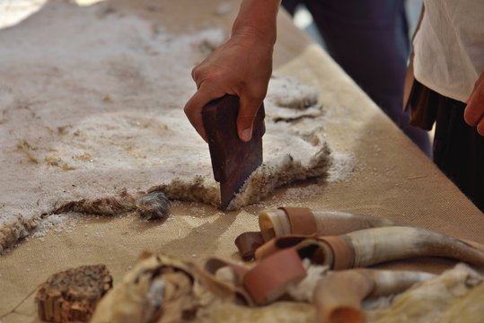 Process dressing of leather