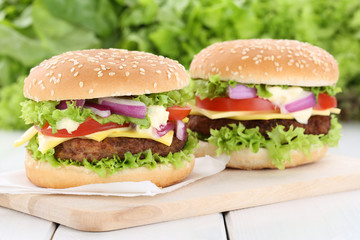 Cheeseburger Hamburger frische Fleisch Käse Tomaten Salat
