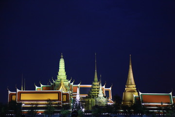 Fototapeta premium Wat pra kaew Public Temple Grand palace at night, Bangkok Thailand