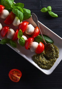  mozzarella with tomato , basil  and pesto sauce