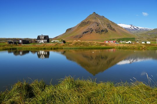 Stapafell und Snaefellsj&ouml;kull bei Arnarstapi (Island)