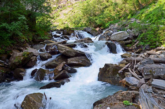 Flu&szlig;, Berge, Alm