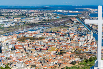 Sète et l'étang de Thau.