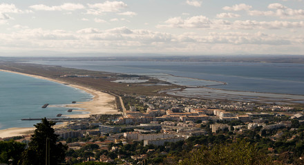 Sète et l'étang de Thau.