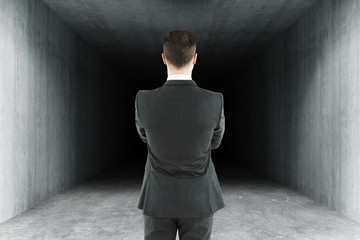 Obraz premium Thoughtful man in grungy interior