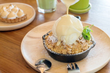 Honey Toast,Bread topped with honey and ice cream