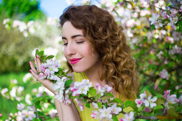 Naklejka premium close up portrait of happy beautiful girl in summer garden