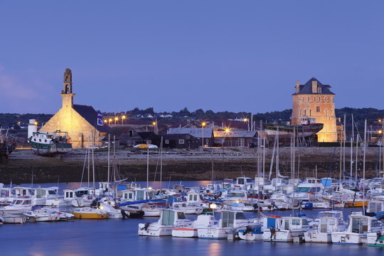 Tour Vauban and the chapel Notre Dame de Rocamadour with fishing boats, Camaret sur Mer, Crozon Peninsula, Finistere, Brittany, France