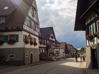 Durbach pueblo vinícola de la Selva Negra en Alemania, verano de 2016